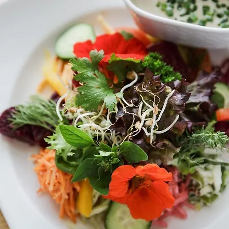 Kuroase Im Kloster 3*