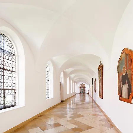 Kuroase Im Kloster 3*