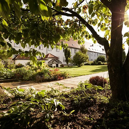 克罗斯特水疗绿洲酒店 3*