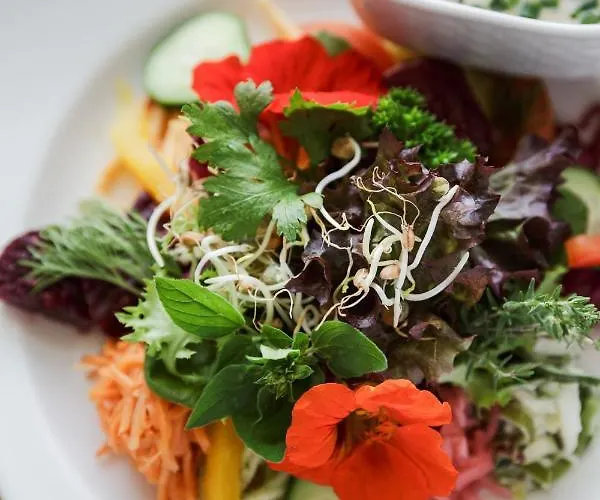 Kuroase Im Kloster 3*