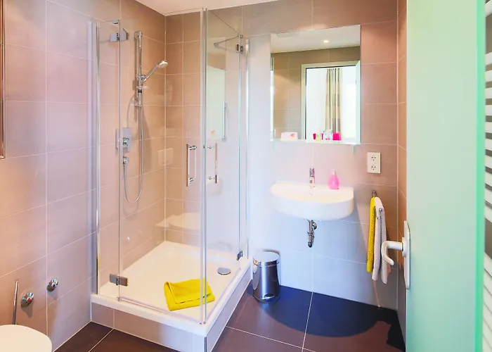 Kuroase Im Kloster 3*