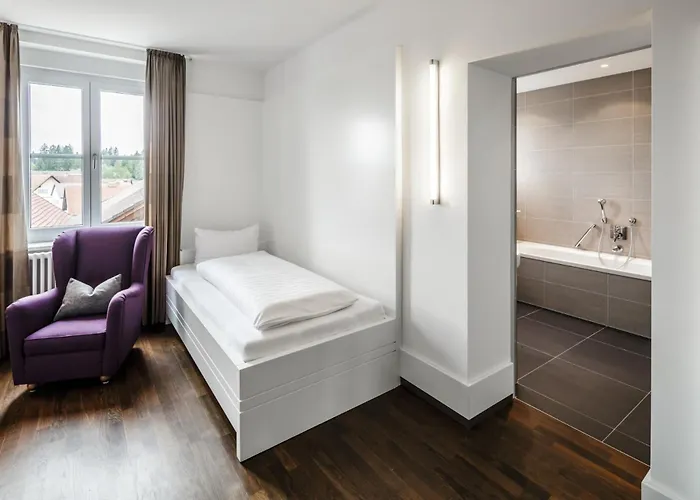 Kuroase Im Kloster 3*